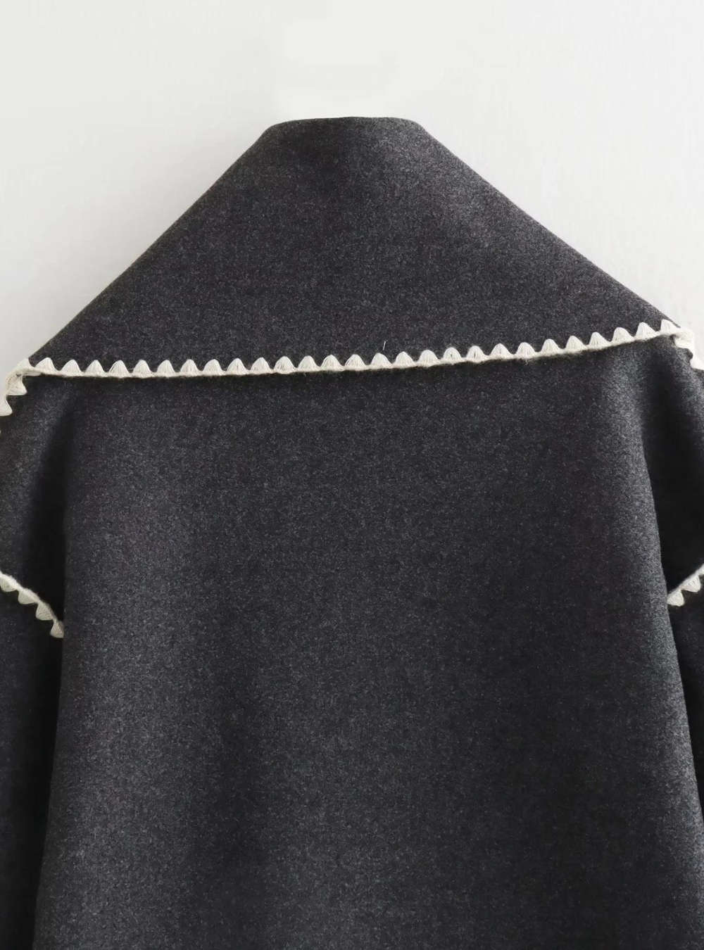 Mantel mit Kontrast-Details und Schalkragen