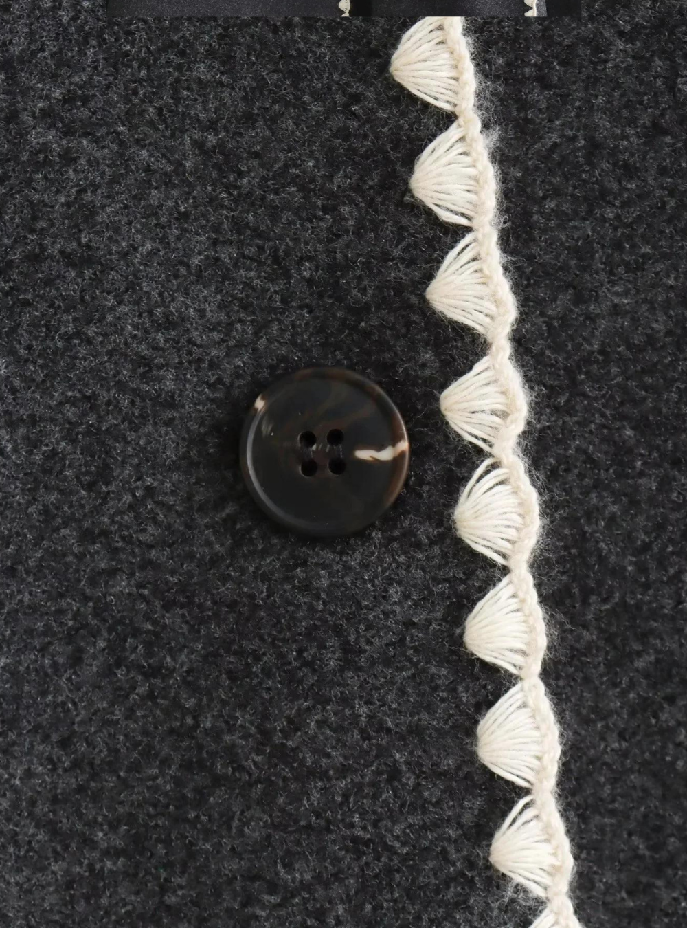 Mantel mit Kontrast-Details und Schalkragen