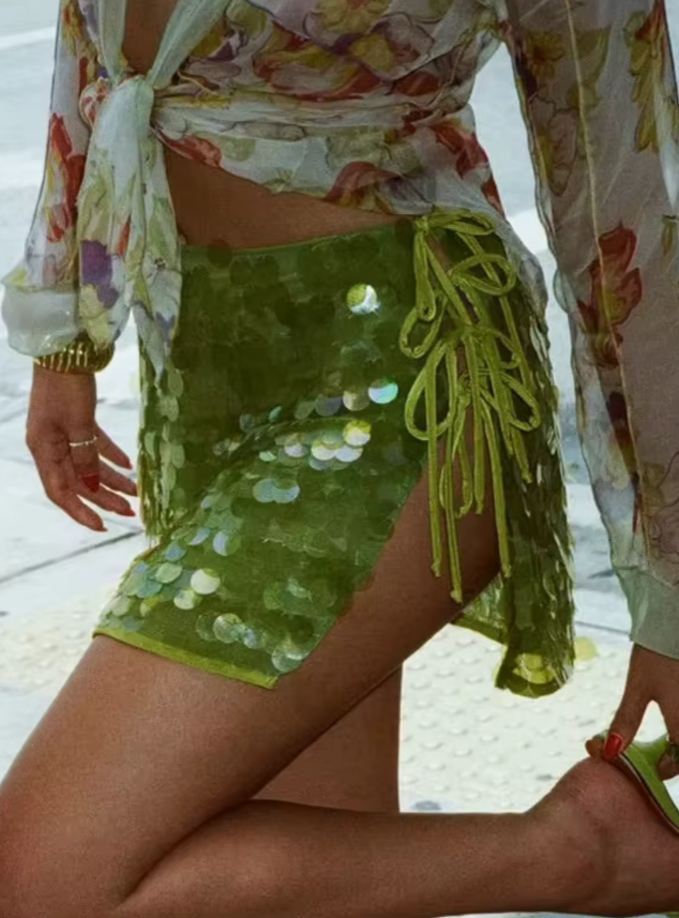Chic Pailletten Mini Skirt grün model