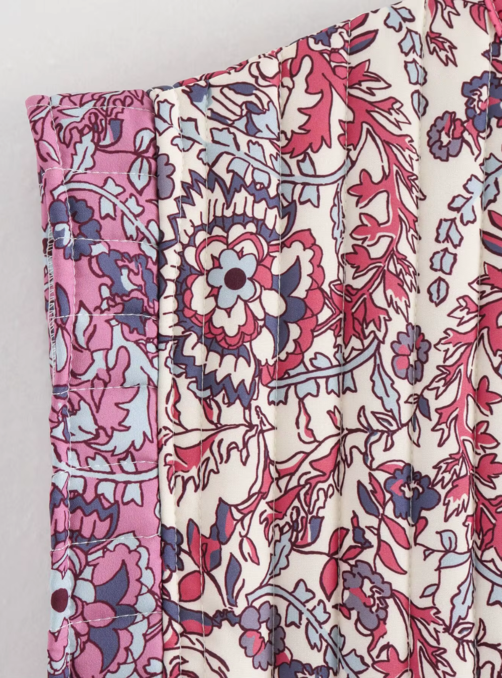 Gesteppte Weste mit Blumenmuster Detail