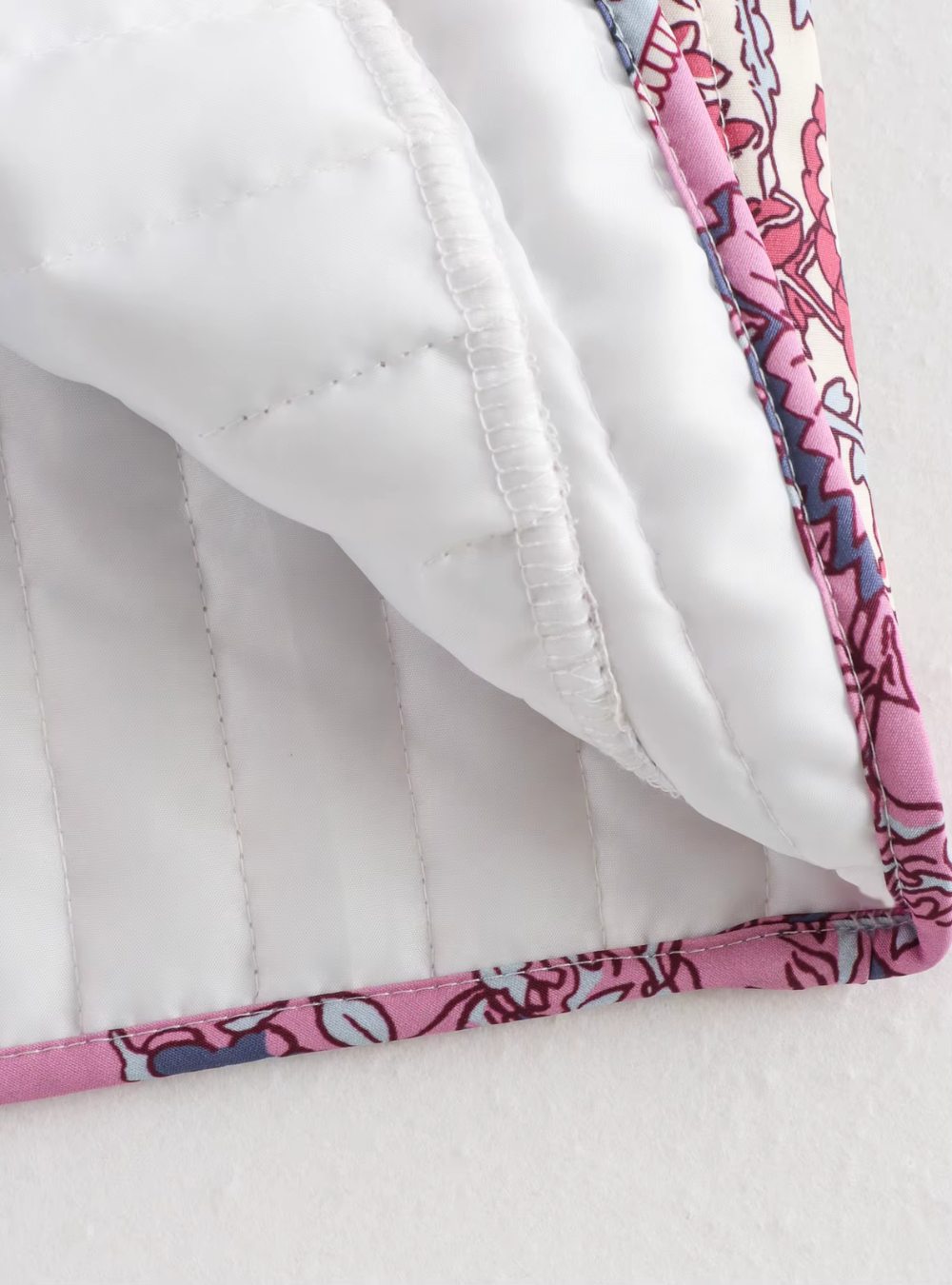 Gesteppte Weste mit Blumenmuster Detail innen
