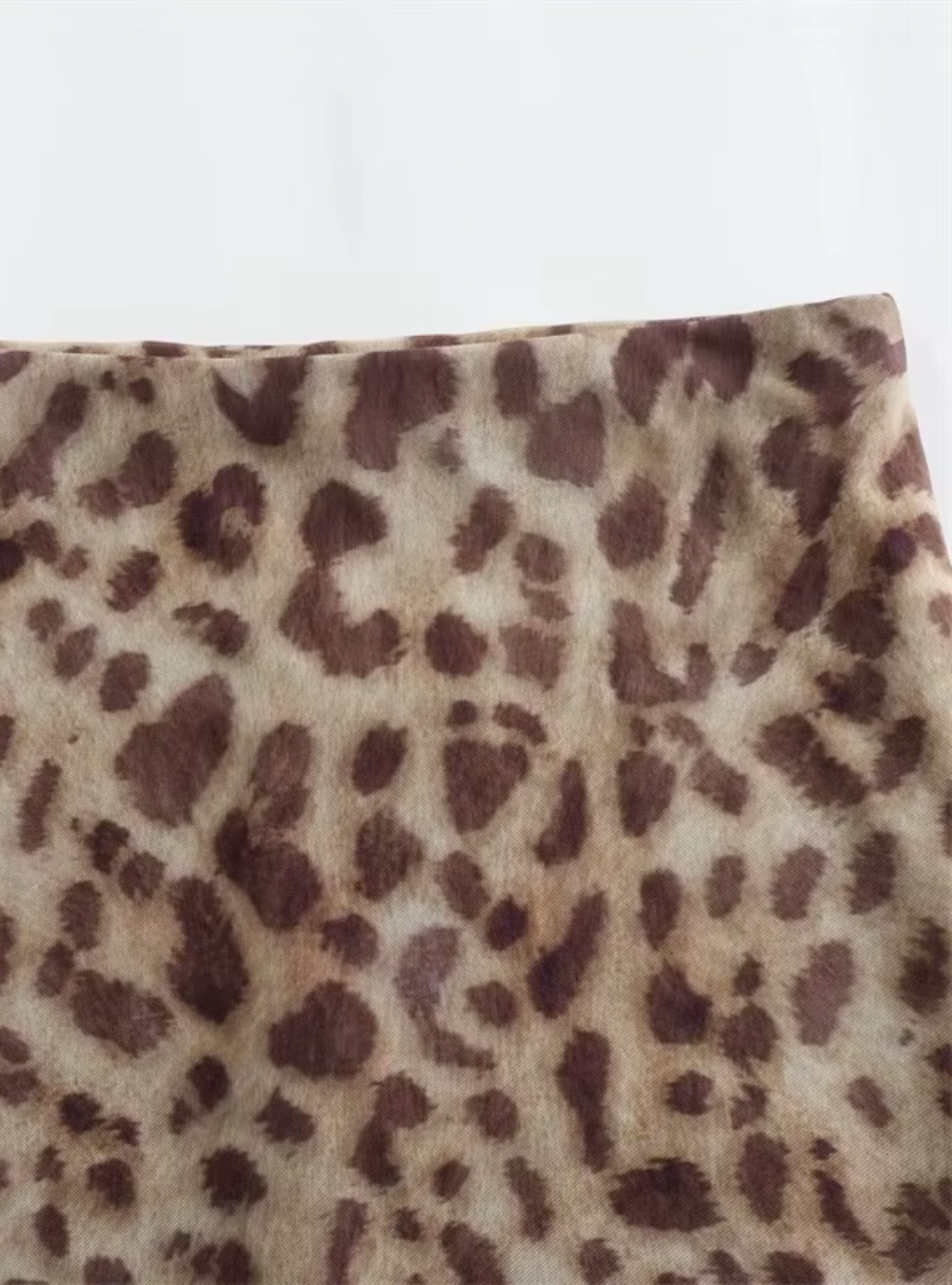 Zweiteiler mit Leopardenmuster Rock Detail 